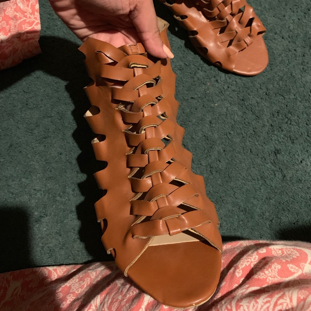 Caged Wedges - Picture 2 of 6